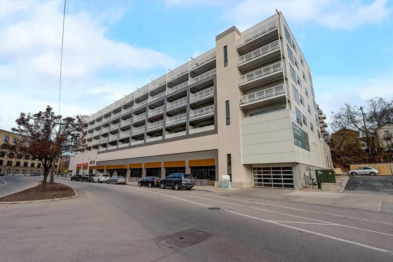 Frontdesk Rhythm Apts Lower East Side Milwaukee Exterior photo